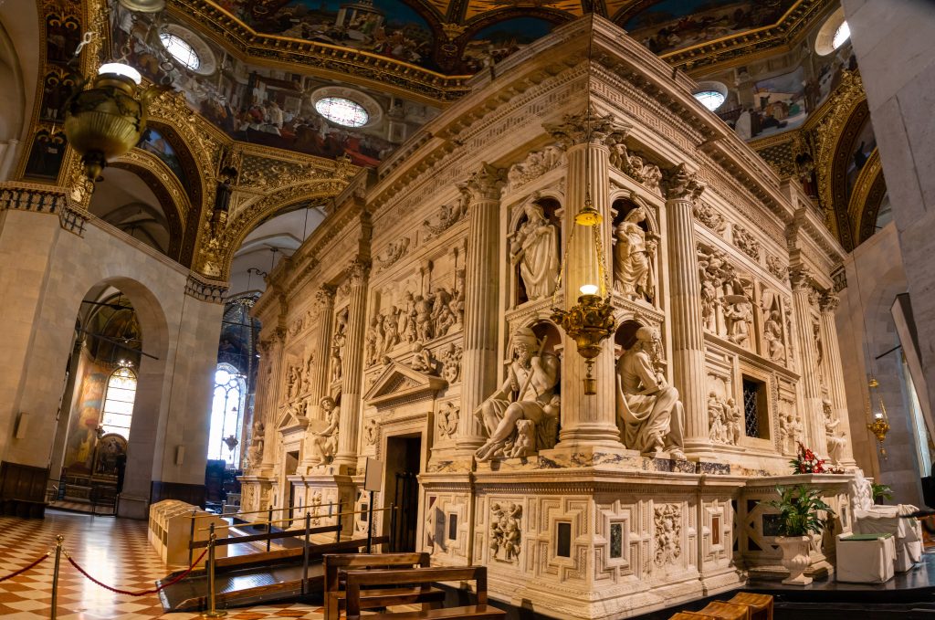 Interieur van de basiliek van Loreto in Le Marche