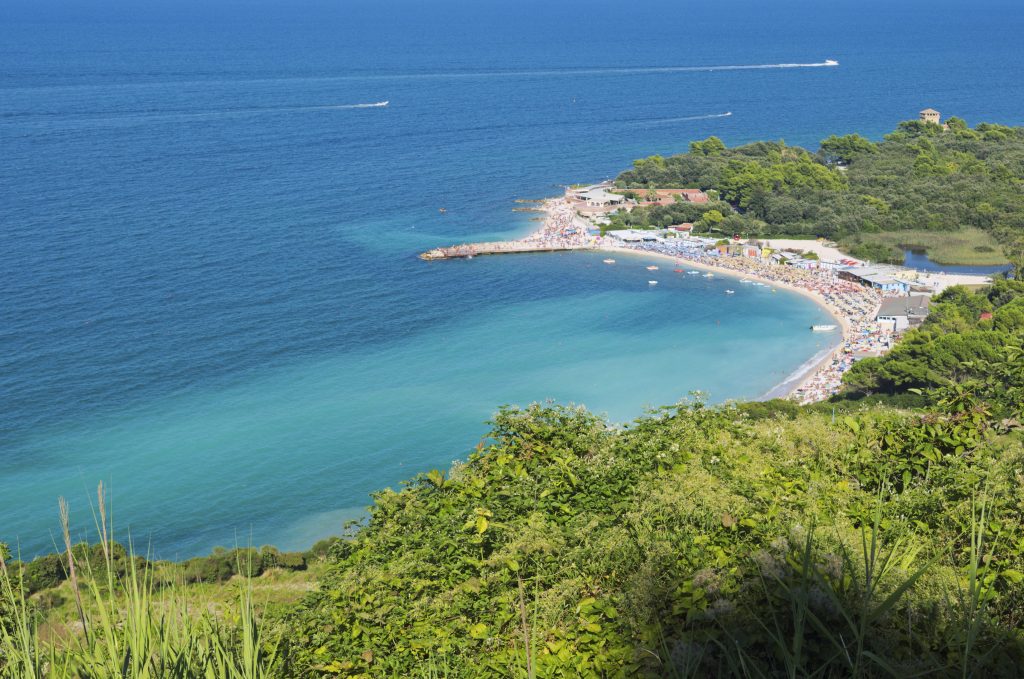 Sirolo aan de Adriatische kust in het Parco del Conero